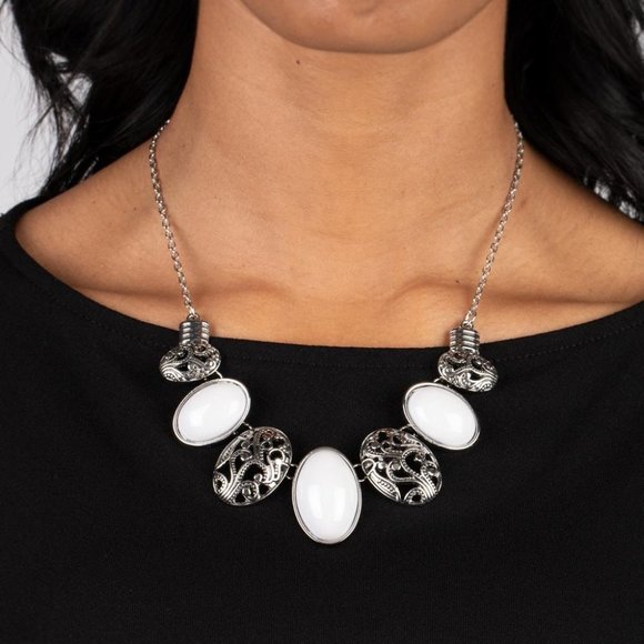 Paparazzi Jewelry - 𝅺PATTERNED Paisley - White
